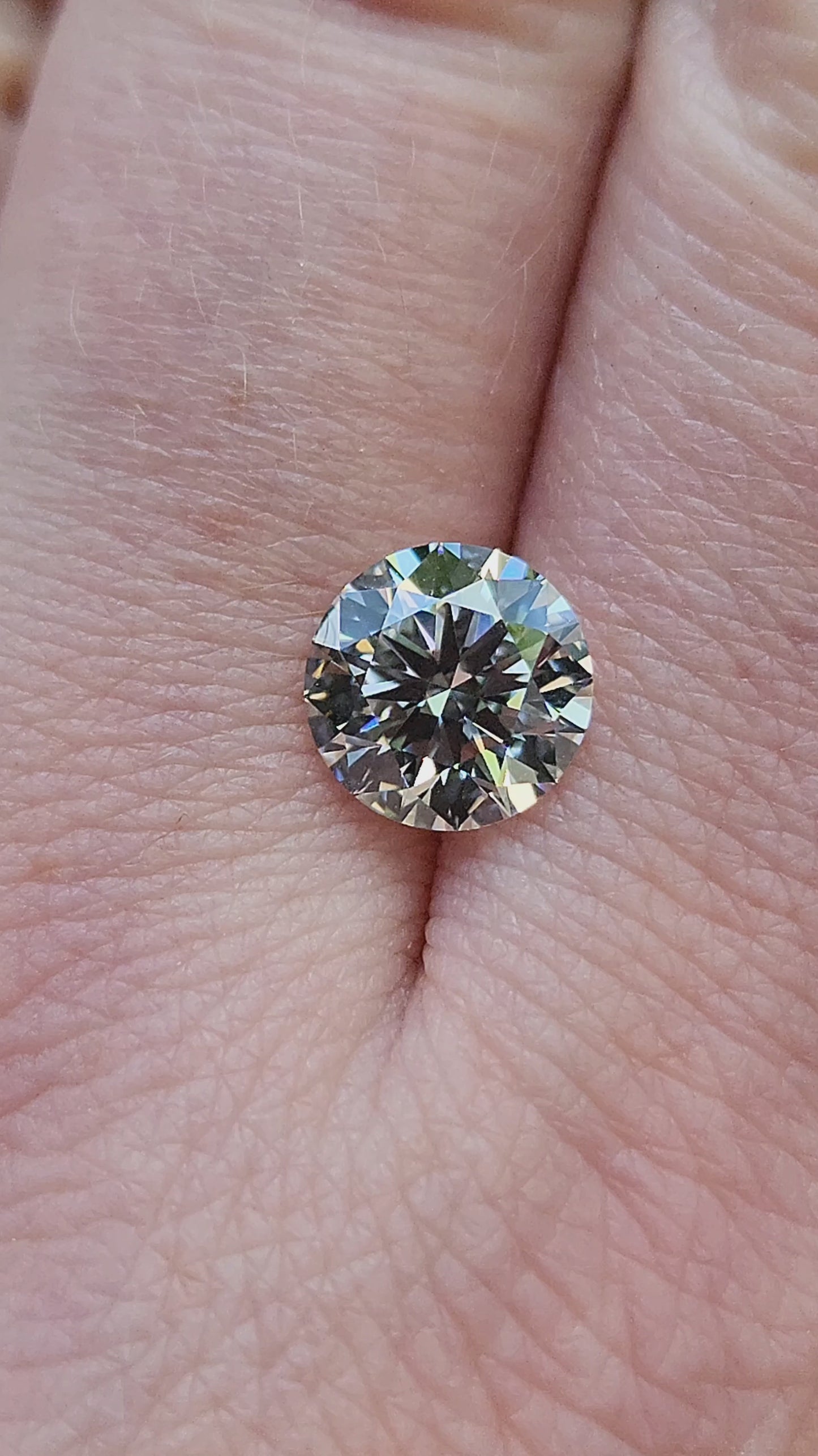 Load and play video in Gallery viewer, 1.98ct Round Cut Lab Diamond H/VS2

