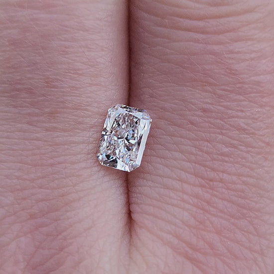 Load and play video in Gallery viewer, 1.02ct Radiant Cut Lab Diamond D/VS2
