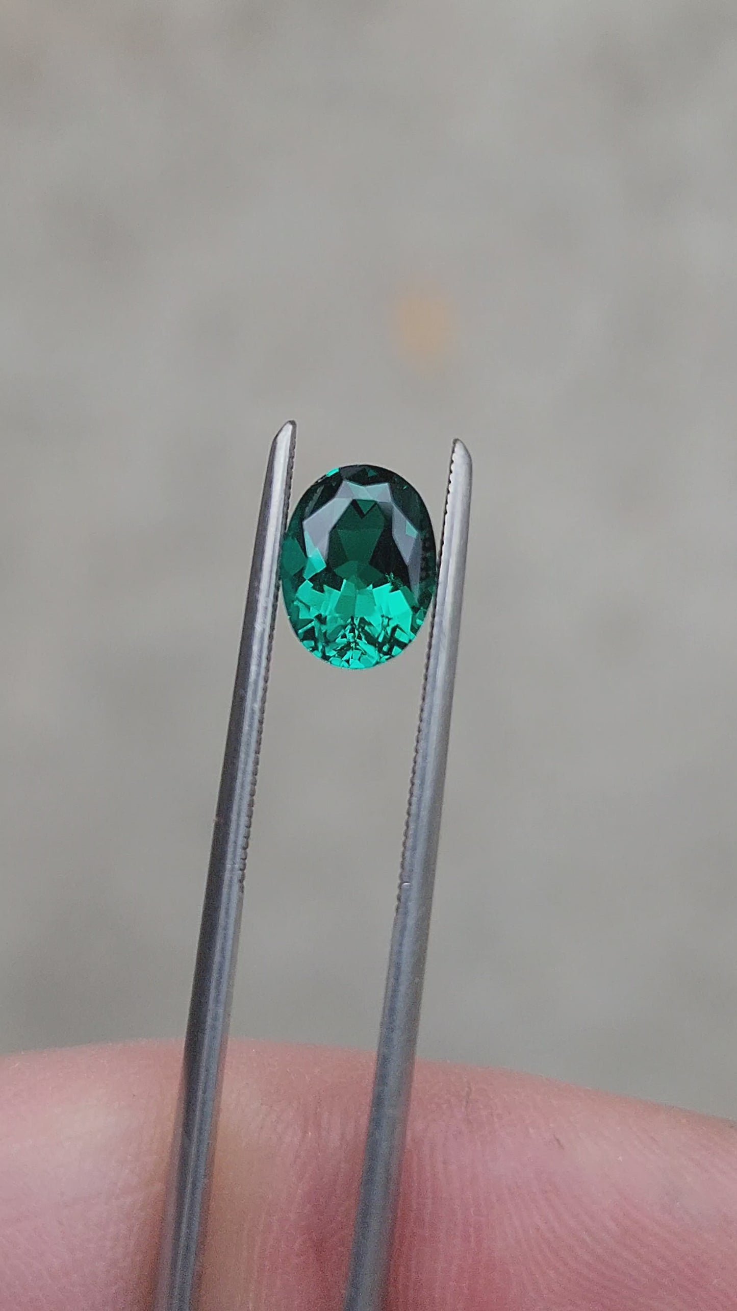 Load and play video in Gallery viewer, Oval Chatham Emerald - For Build Your Own Pieces
