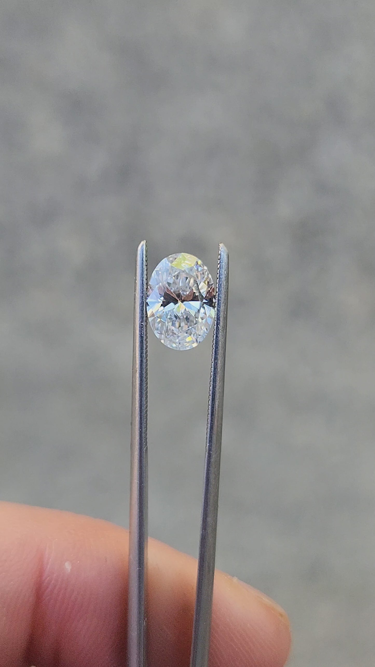 Load and play video in Gallery viewer, 1.20ct Oval Lab Diamond E/VS1
