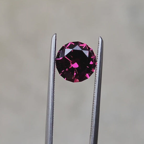 Load and play video in Gallery viewer, 1.63ct Natural Round Cut Umba Garnet
