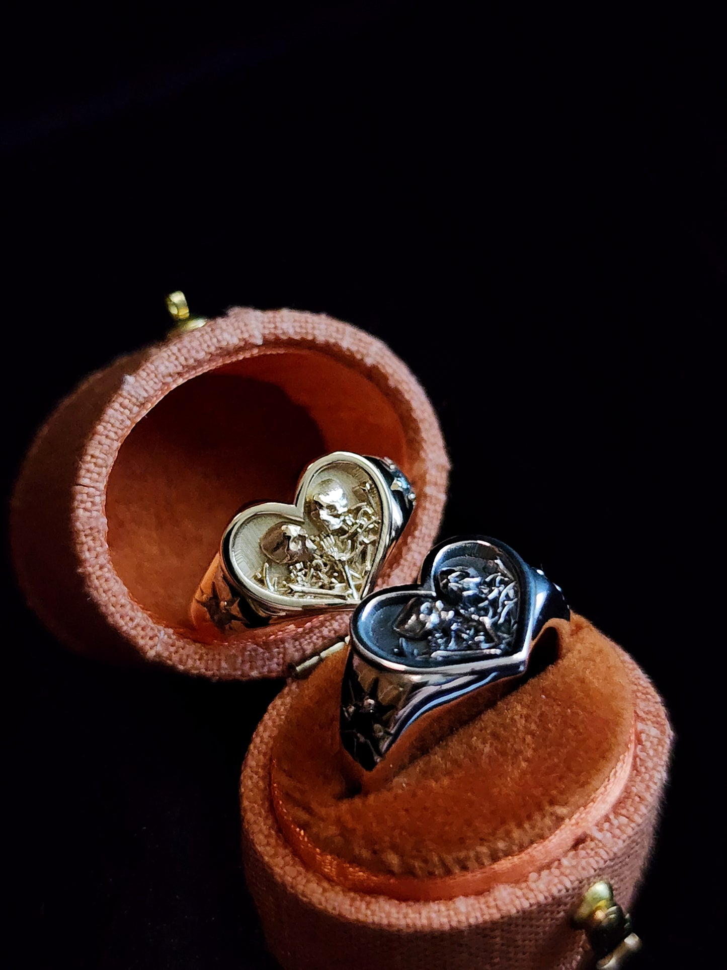 14k Gold Heart Signet Ring The Lovers Skeleton Final Embrace - Gothic Romantic Engagement Ring Salt & Pepper Diamonds Memento Mori Modern Mourning