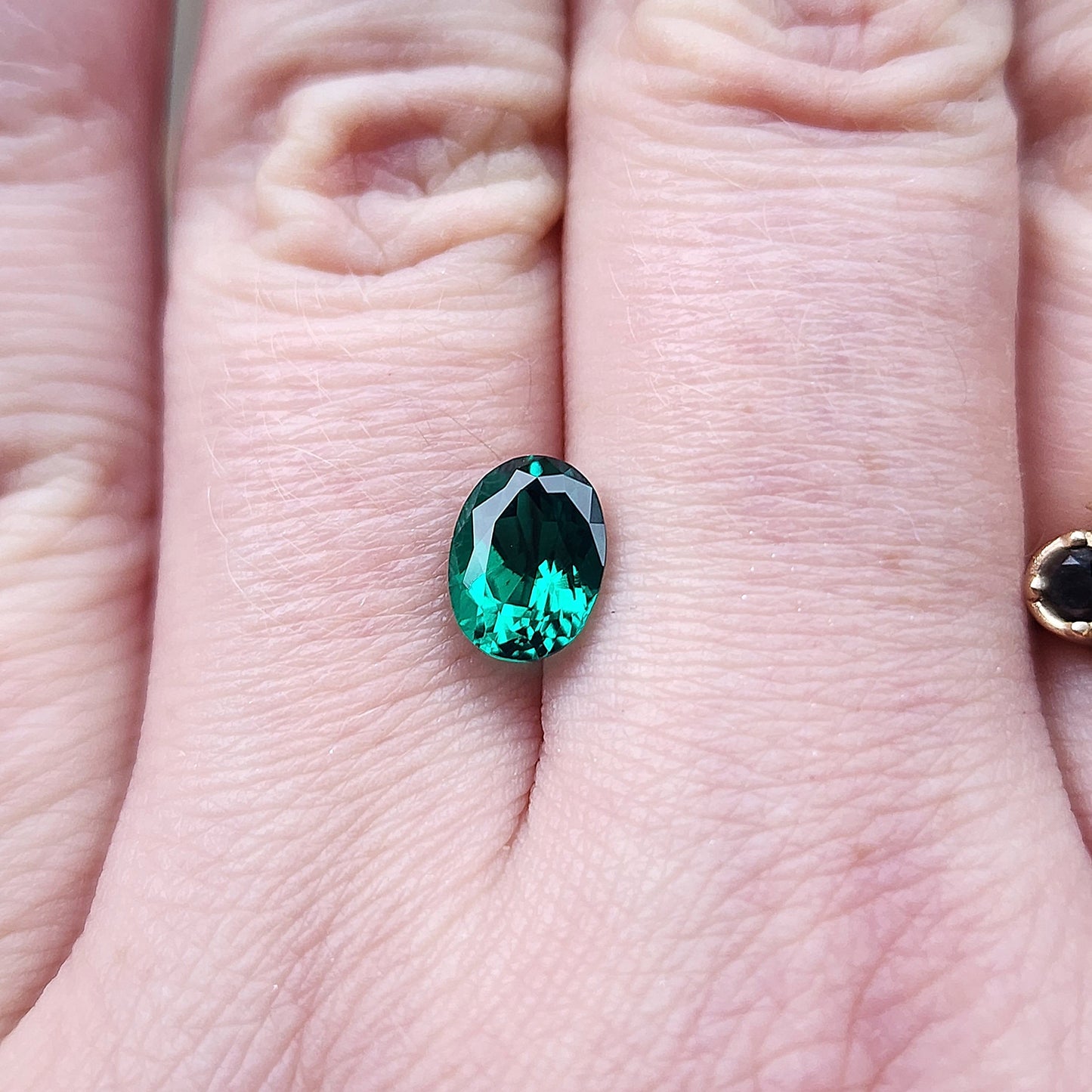 Load image into Gallery viewer, Oval Chatham Emerald - For Build Your Own Pieces
