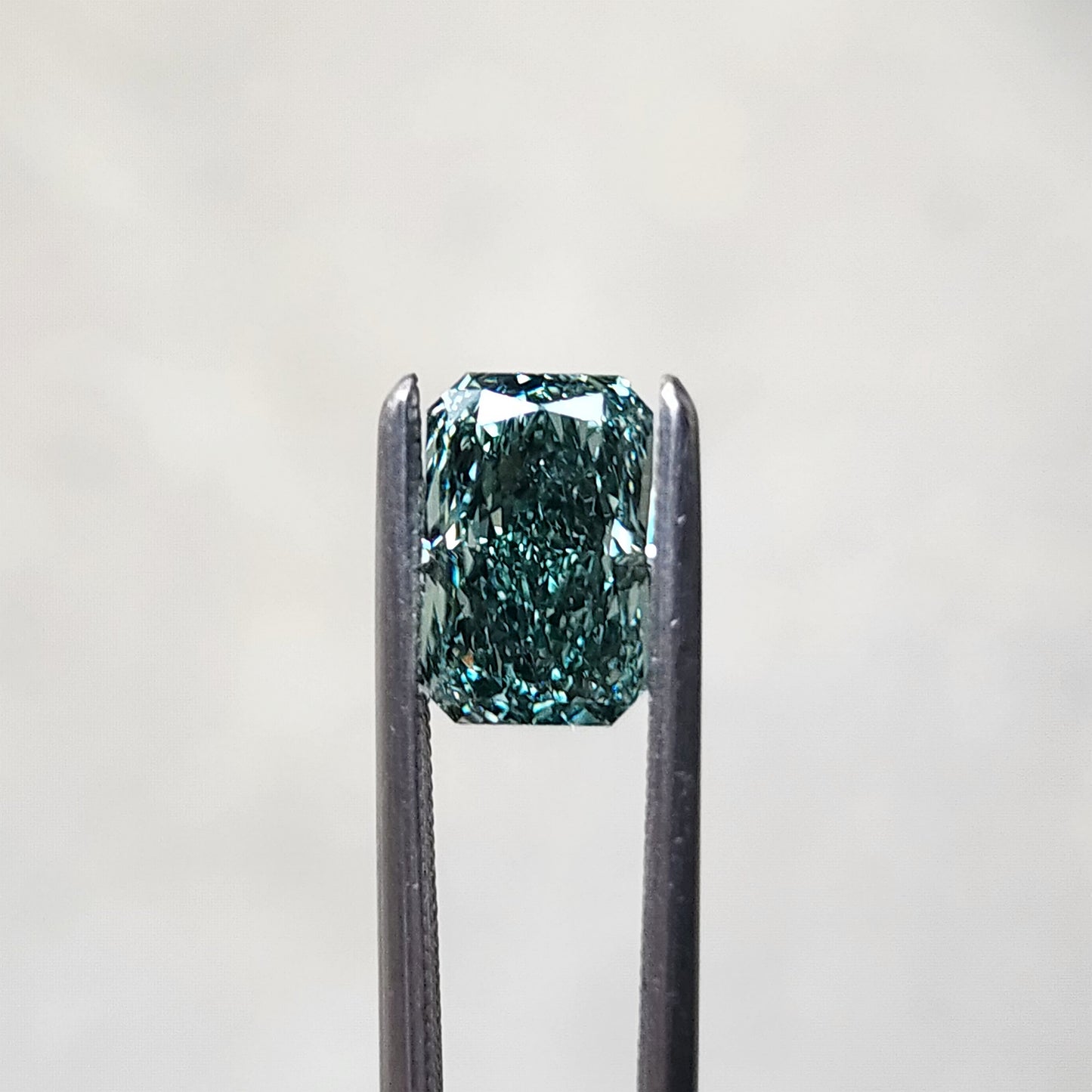1.31ct Radiant Cut Lab Vivid Green Diamond VVS2