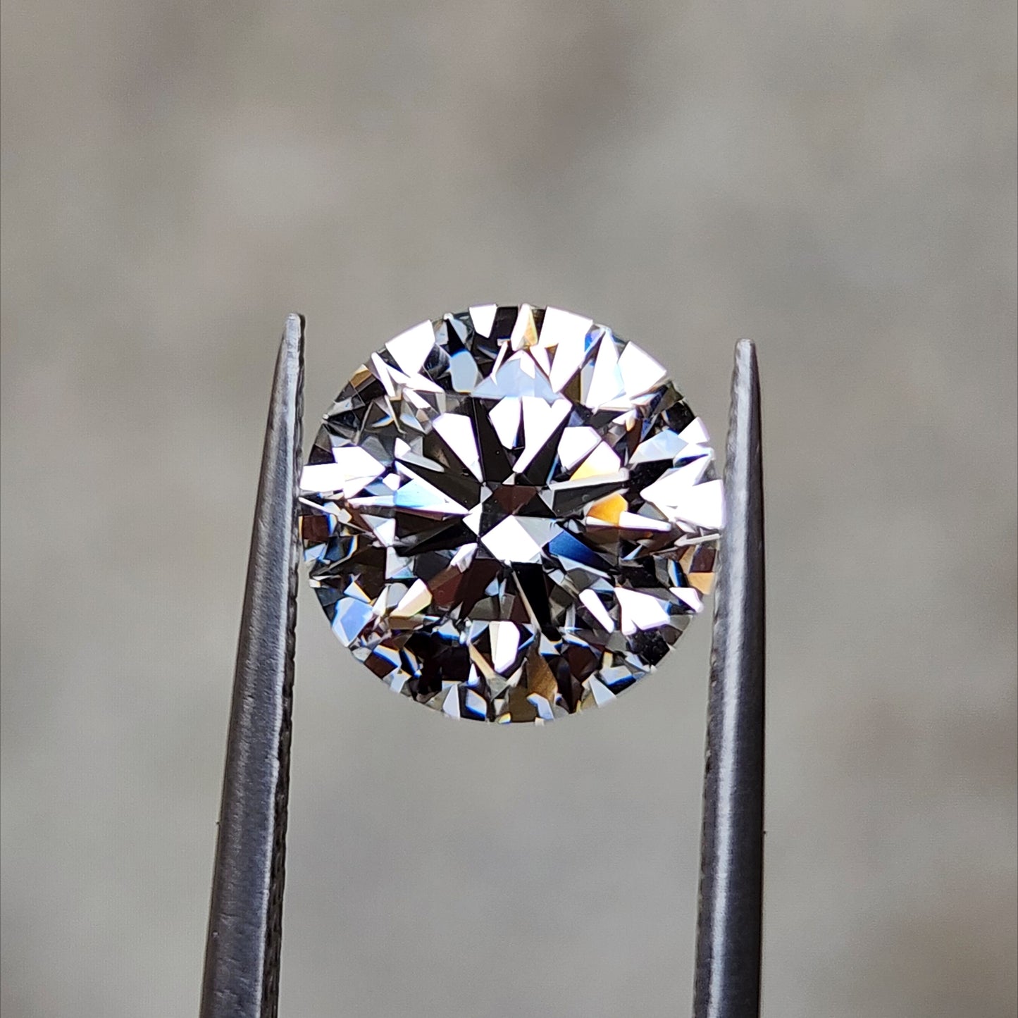 3.01ct Round Brilliant Cut Lab Diamond J/VVS2