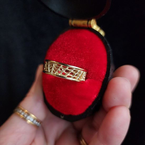 Gomez Spider Web Wedding Band - 14k Gold image 6