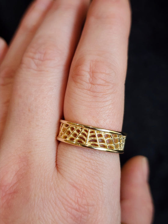 Gomez Spider Web Wedding Band - 14k Gold image 9