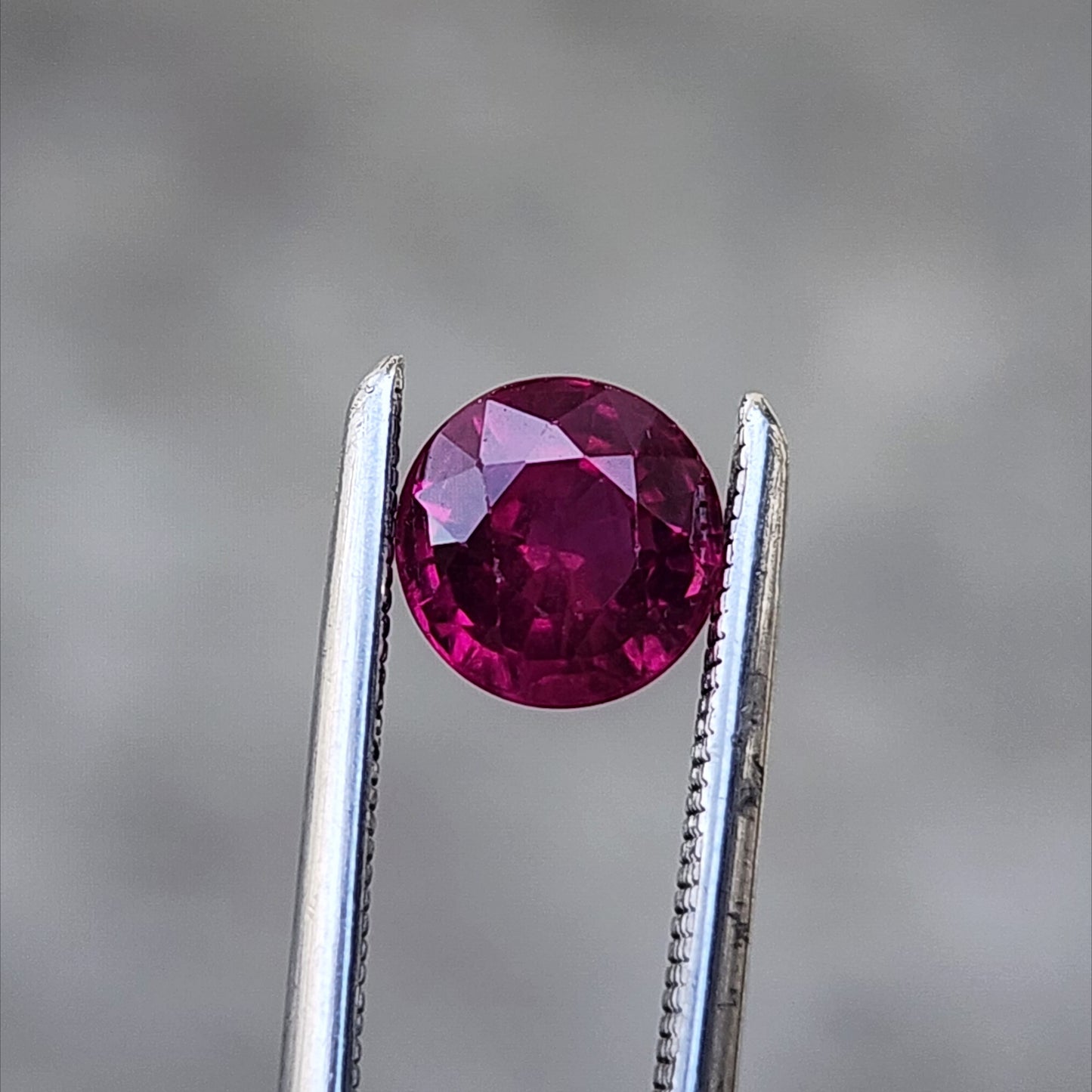 1.05ct Natural Ruby Round Cut