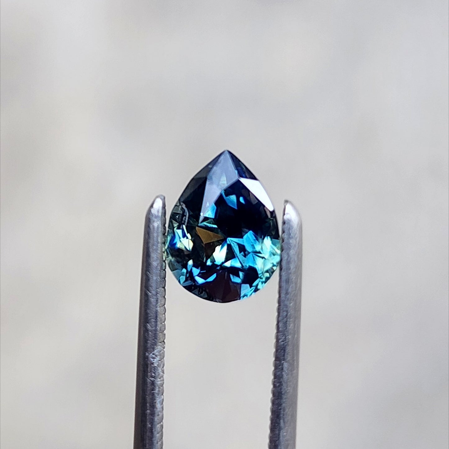 1.06ct 6.8x5.2x4.1mm Natural Unheated  from Nigeria Blue and Green Sapphire