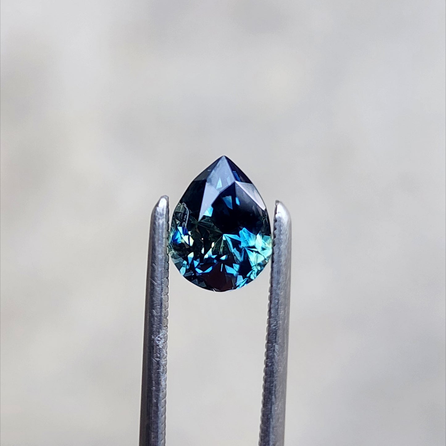 1.06ct 6.8x5.2x4.1mm Natural Unheated  from Nigeria Blue and Green Sapphire