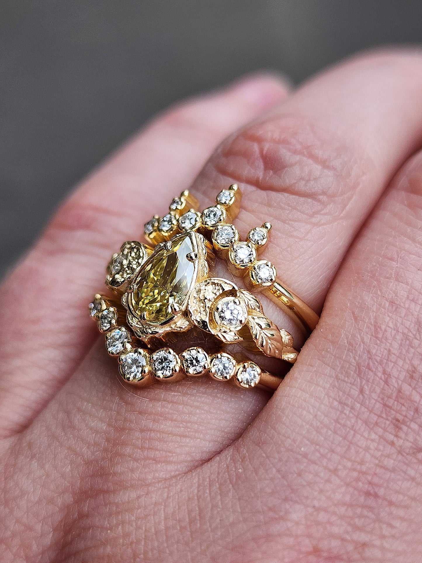 Crown shape ring with white diamond | Silveradda