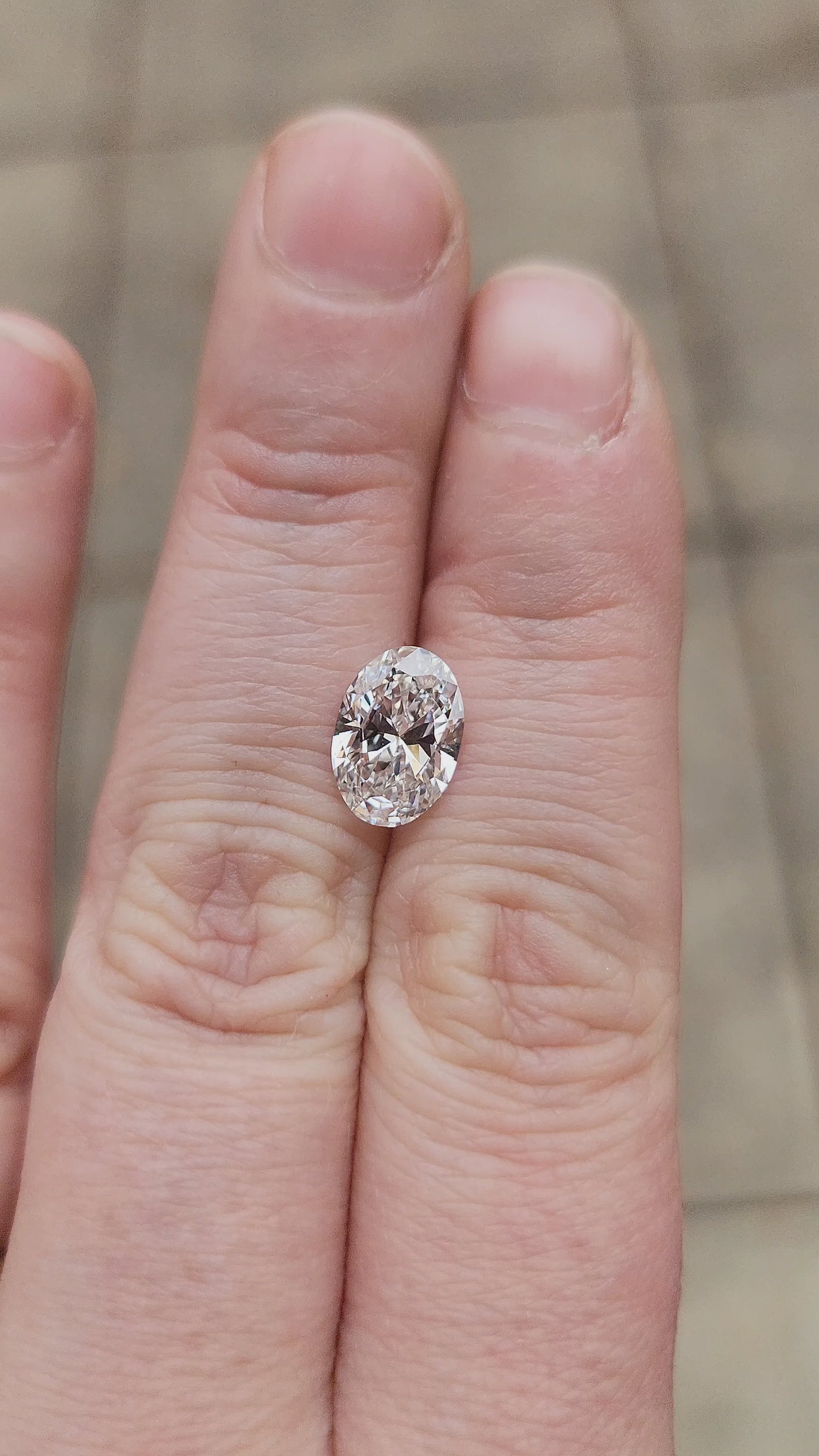 Load and play video in Gallery viewer, 2.09ct Oval Lab Diamond E/VVS2
