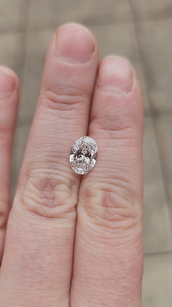 Load and play video in Gallery viewer, 2.09ct Oval Lab Diamond E/VVS2
