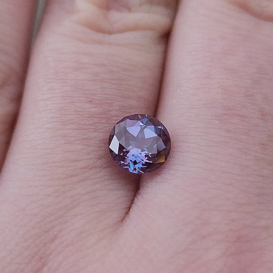 Load and play video in Gallery viewer, Round Cut Chatham Alexandrite - For Build Your Own Pieces
