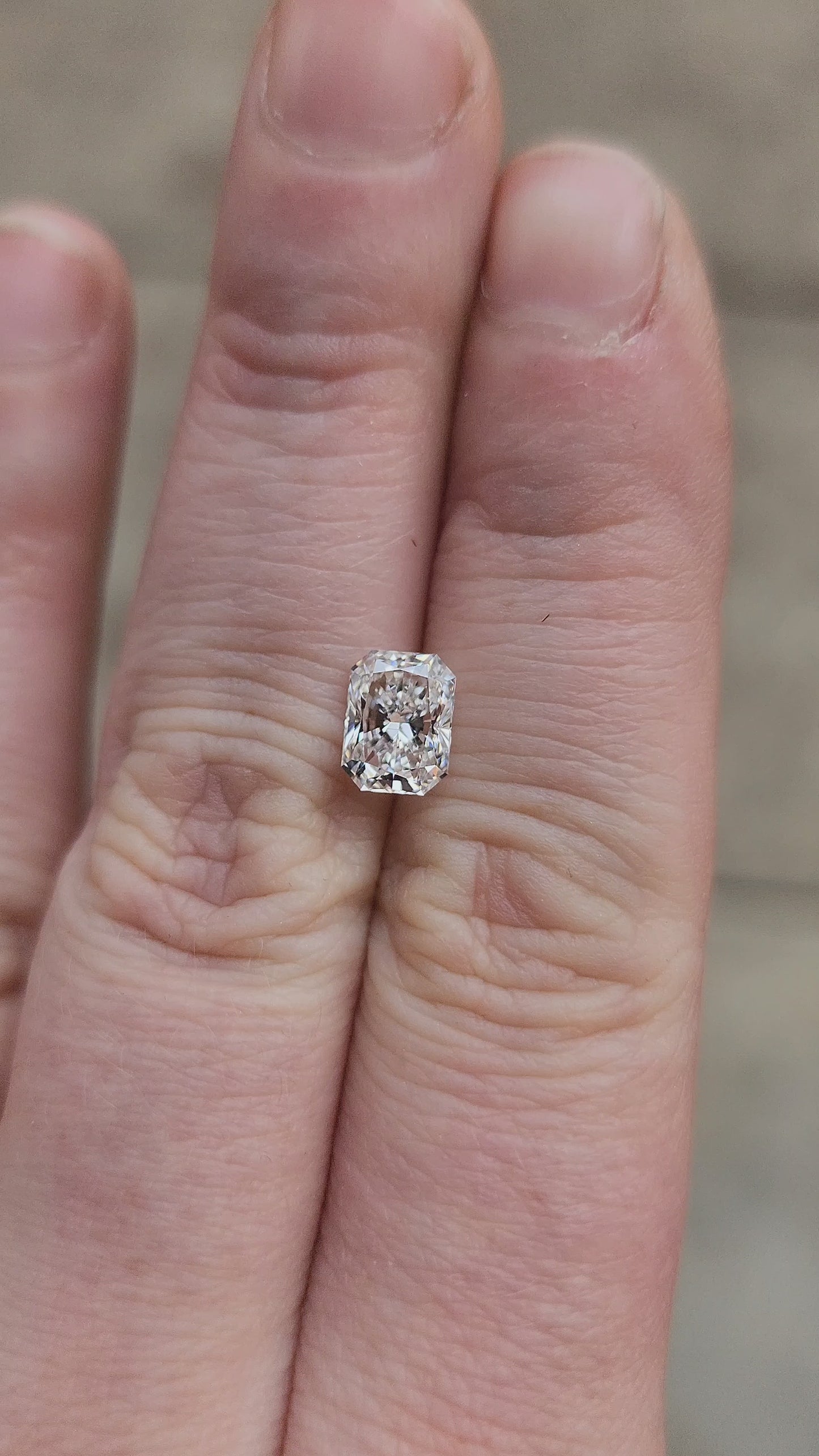 Load and play video in Gallery viewer, 1.30ct Radiant Cut Lab Diamond F/VVS2
