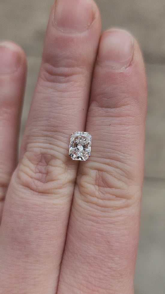 Load and play video in Gallery viewer, 1.30ct Radiant Cut Lab Diamond F/VVS2
