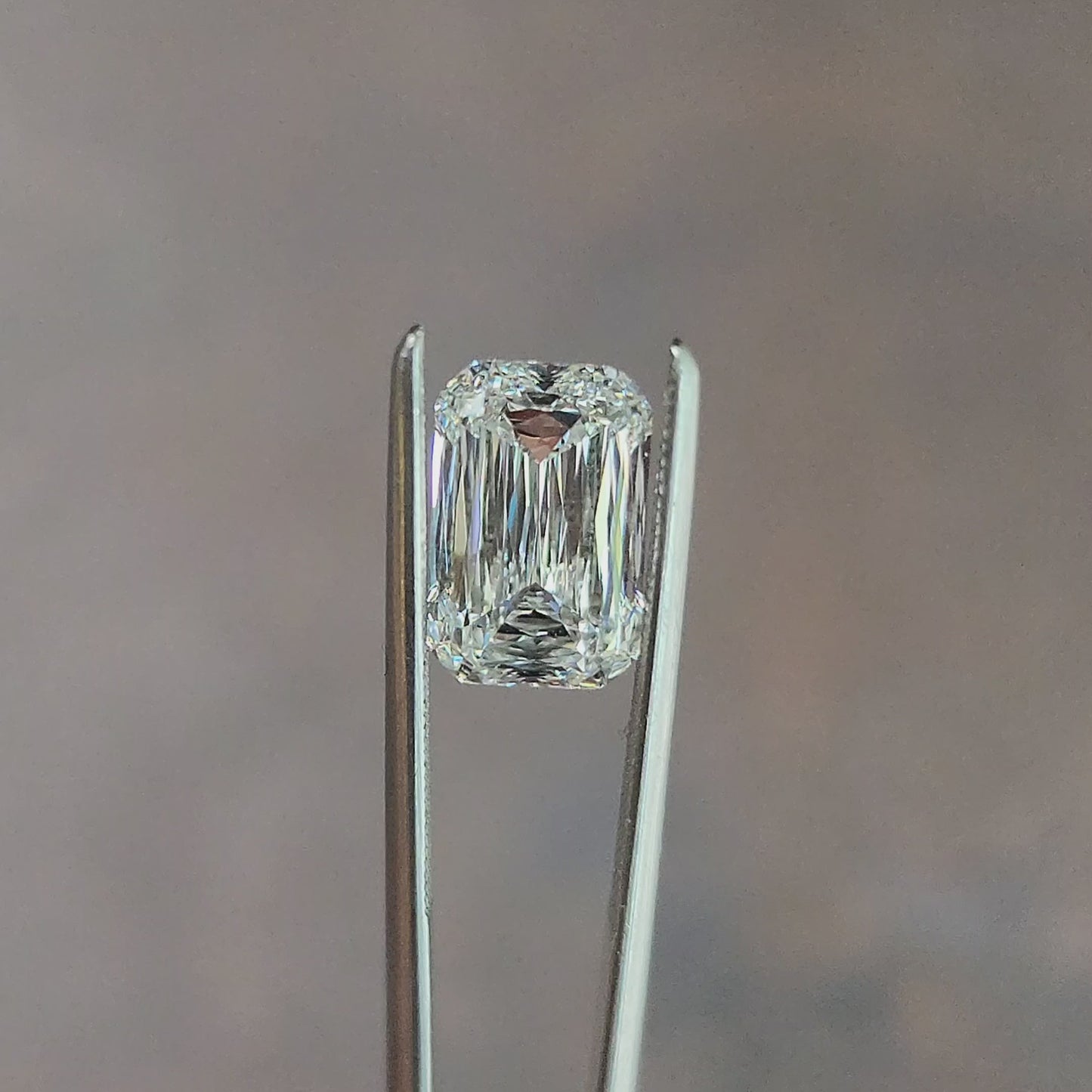 Load and play video in Gallery viewer, 2.54ct Lab Diamond Crisscut or Ashoka Cut F/VVS2
