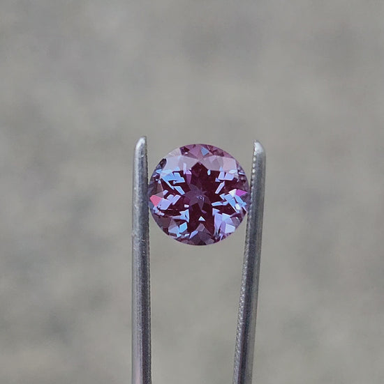 Load and play video in Gallery viewer, Round Cut Chatham Alexandrite - For Build Your Own Pieces
