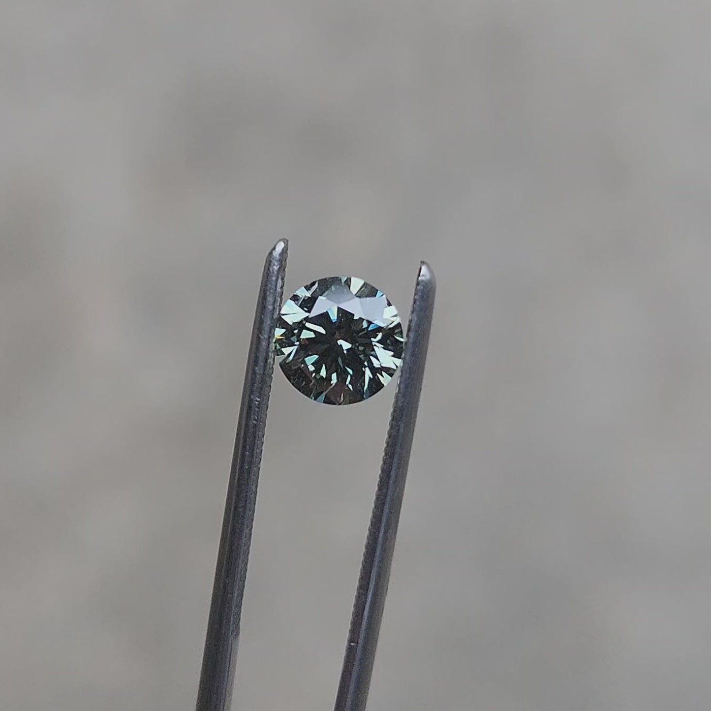 .72ct Lab-Grown Vivid Green Round Brilliant VS1