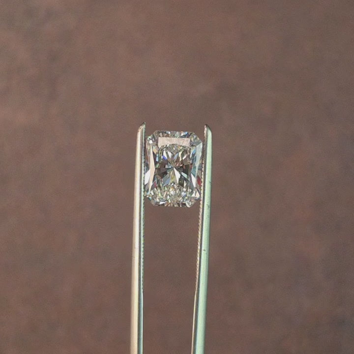 Load and play video in Gallery viewer, 1.74ct Radiant Lab Diamond D/VVS2
