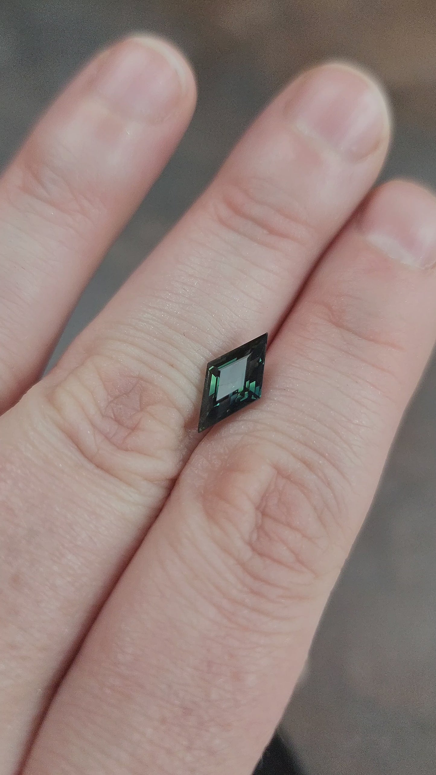 Load and play video in Gallery viewer, 1.78ct Natural Green Australian Sapphire Lozenge
