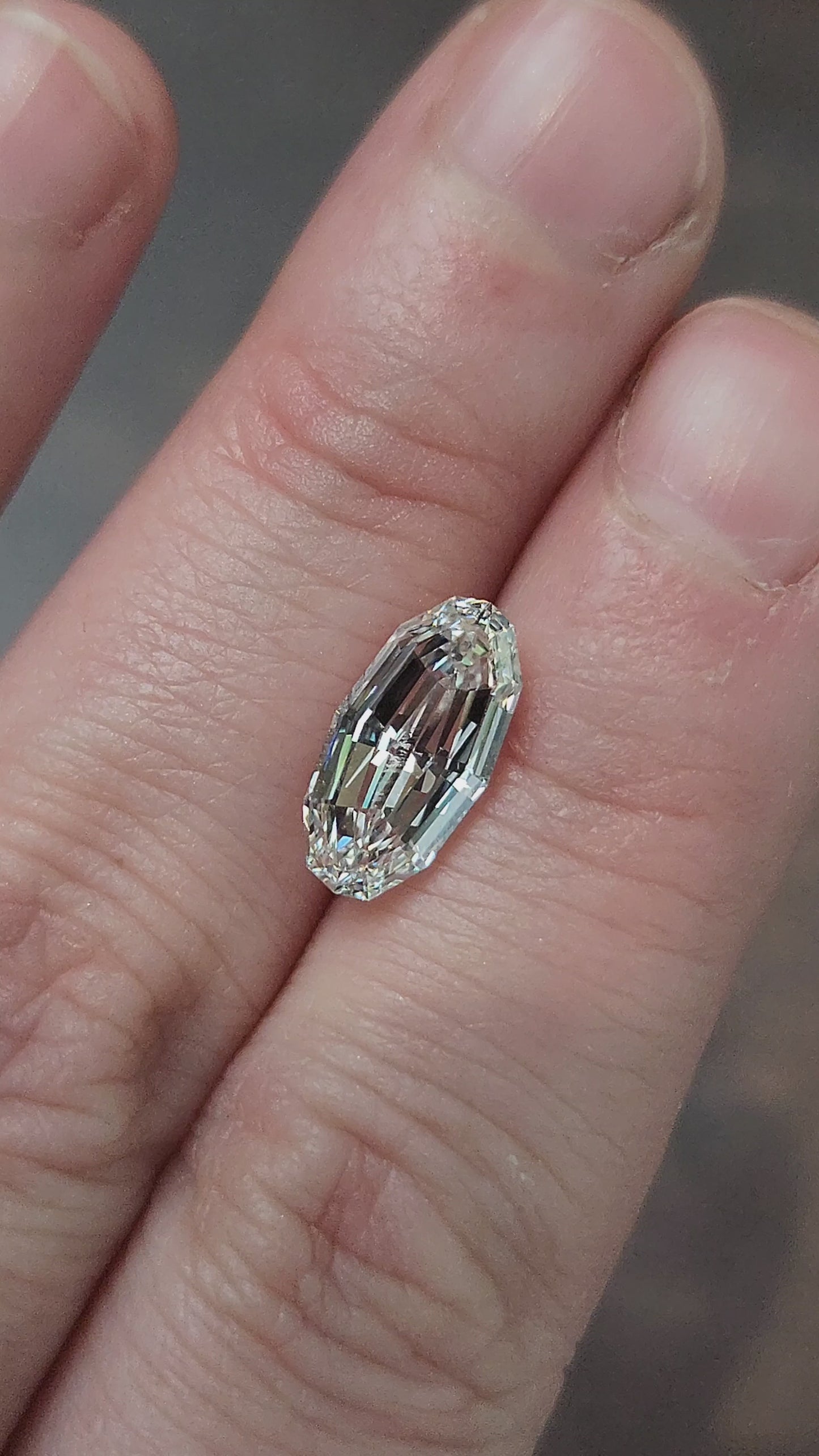 Load and play video in Gallery viewer, 2.90ct Oval Step Cut Lab Diamond F/VS1
