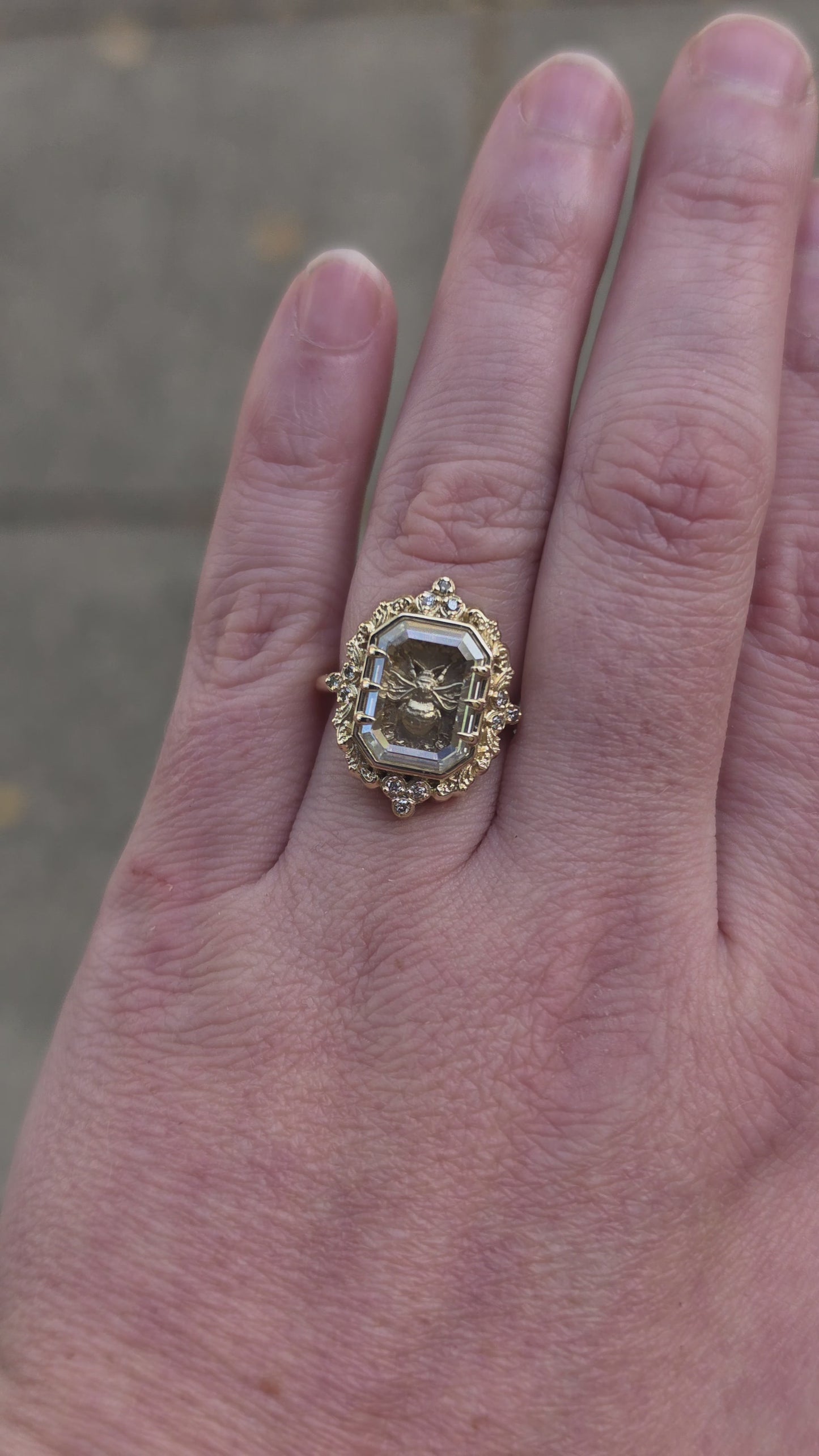 Load and play video in Gallery viewer, Honey Bee Shadowbox Ring with 14k Gold Scrolls and Diamonds - Nature Fine Jewelry
