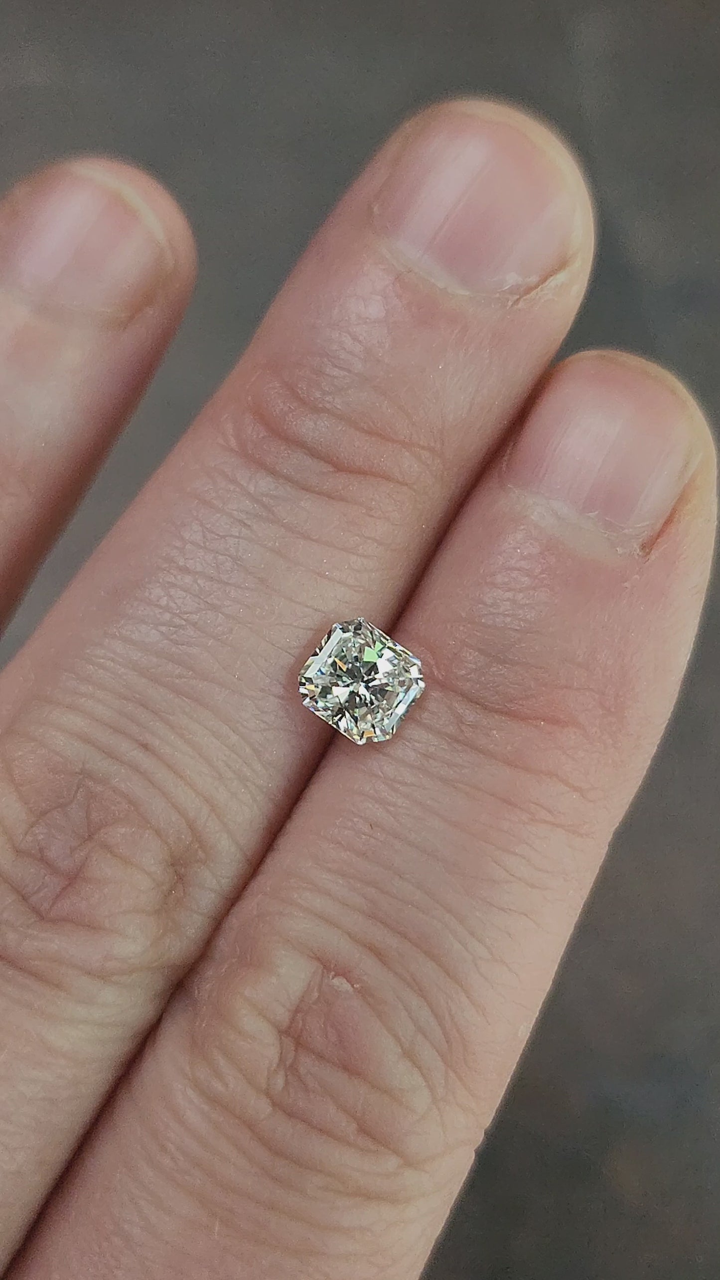 Load and play video in Gallery viewer, 1.03ct Natural Diamond E/VS1 Radiant Cut
