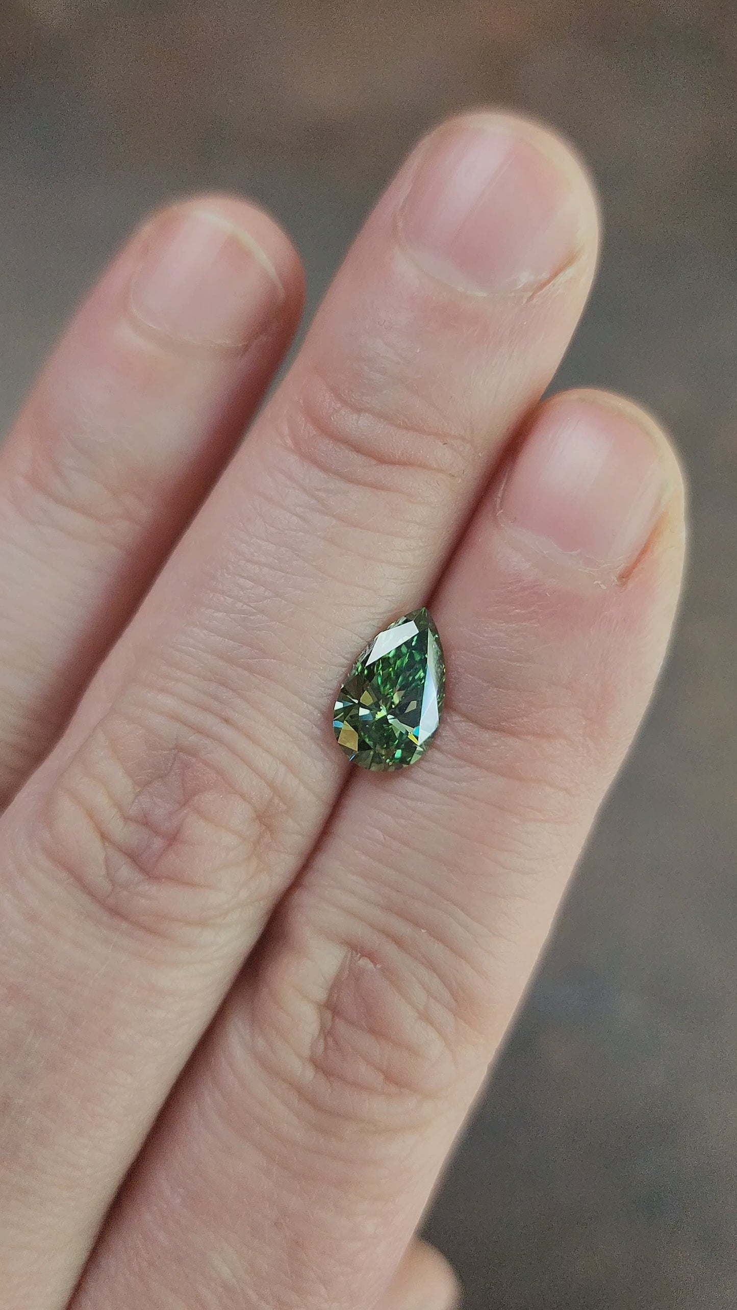 Load and play video in Gallery viewer, 1.61ct Lab Diamond Fancy Vivid Green Pear VS2
