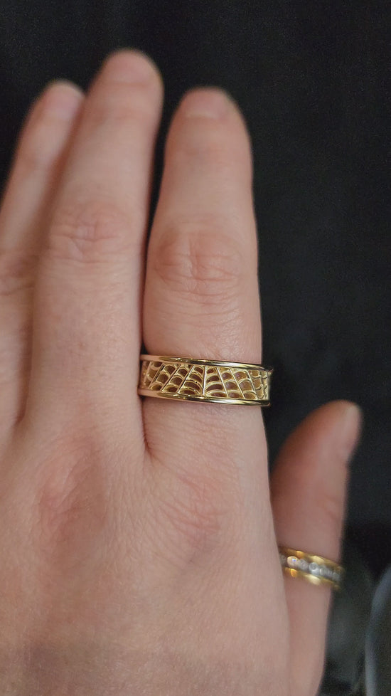 Load and play video in Gallery viewer, Gomez Spider Web Wedding Band - 14k Gold video 2
