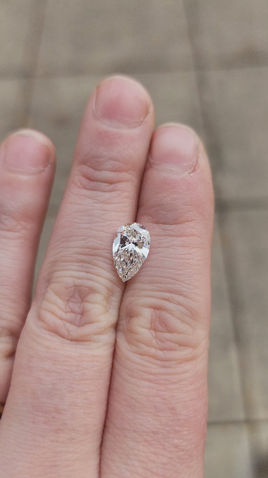 Load and play video in Gallery viewer, 2.26ct Pear Lab Diamond F/VVS2
