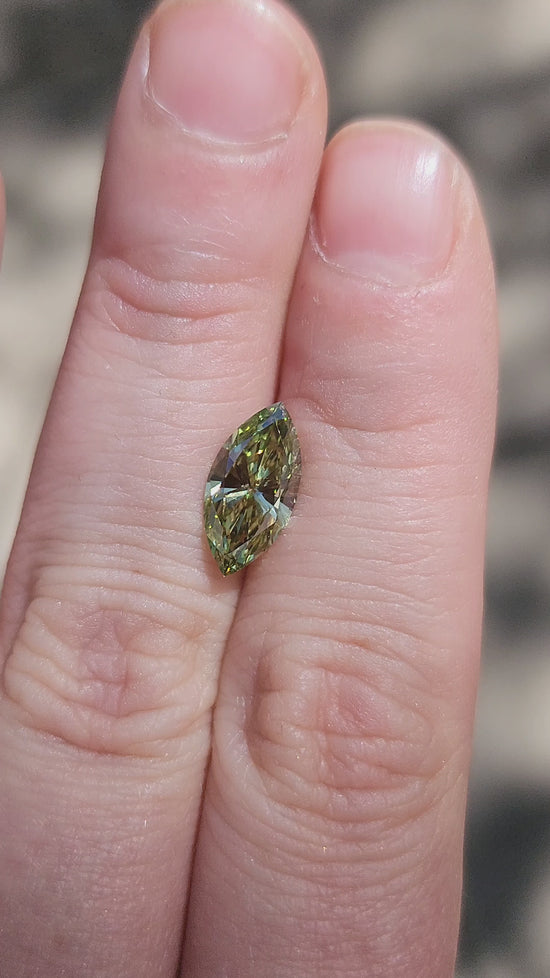 Load and play video in Gallery viewer, 1.70ct Marquise Cut Lab Vivid Green Diamond VVS
