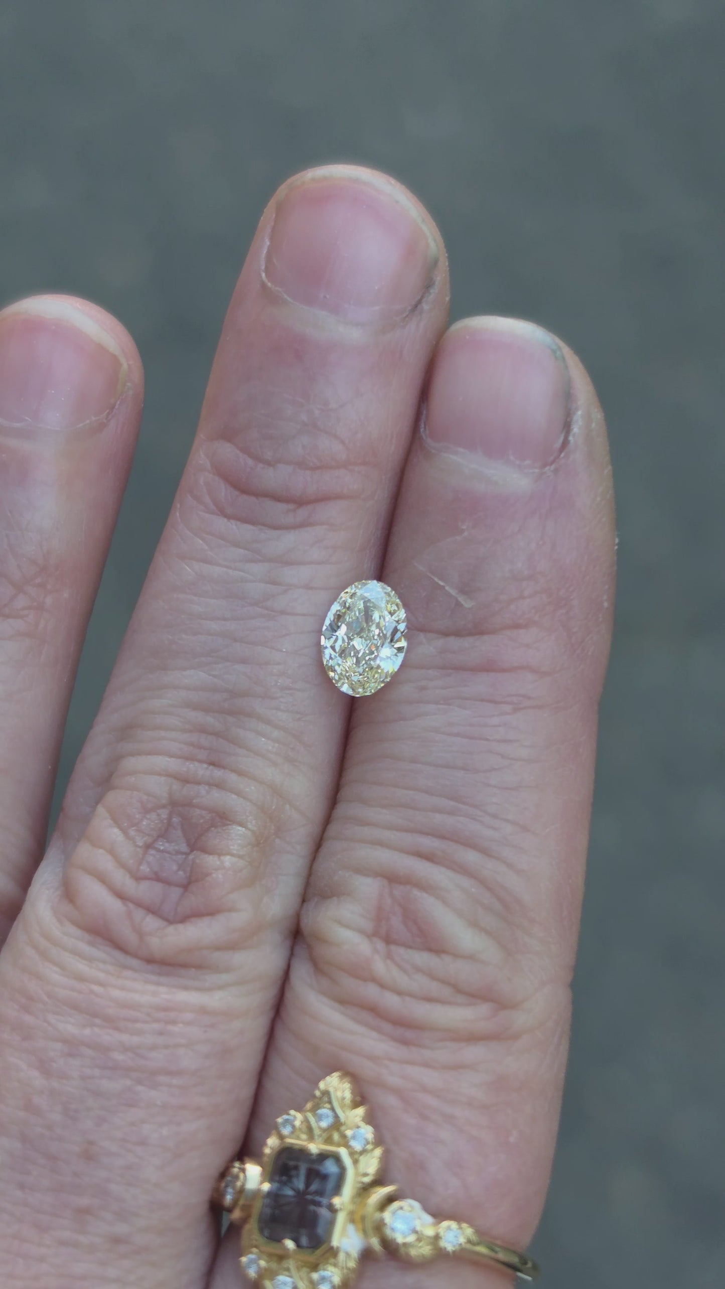Load and play video in Gallery viewer, 1.20ct Natural Oval Diamond N/VS2
