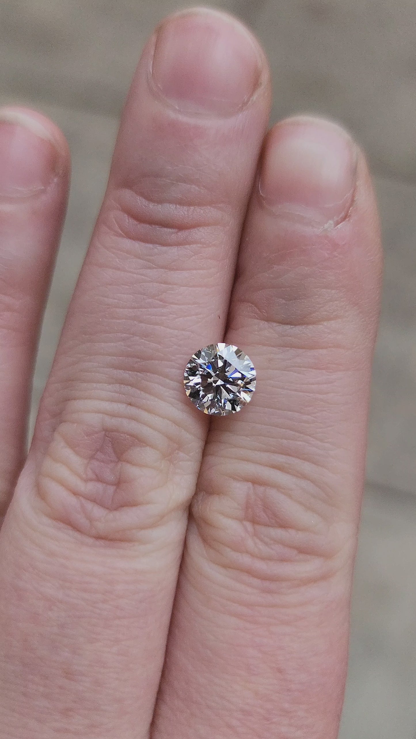 Load and play video in Gallery viewer, 1.41ct Round Brilliant Cut Lab Diamond D/VVS2
