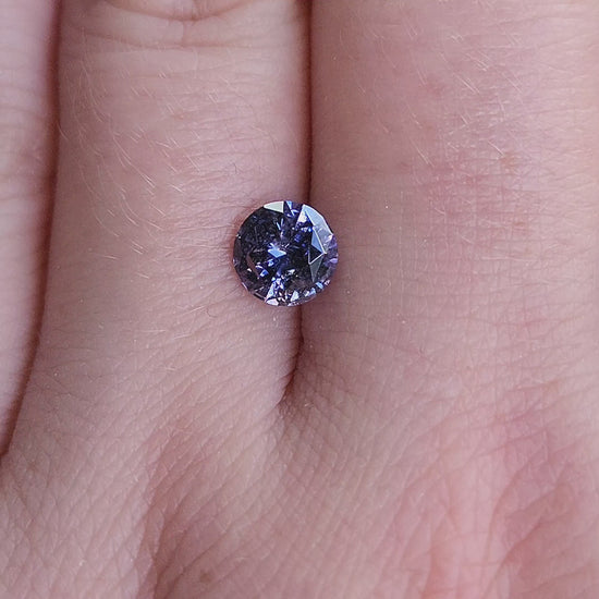 Load and play video in Gallery viewer, 1.05ct Unheated Umba Sapphire - Color Shift From Blue to Purple
