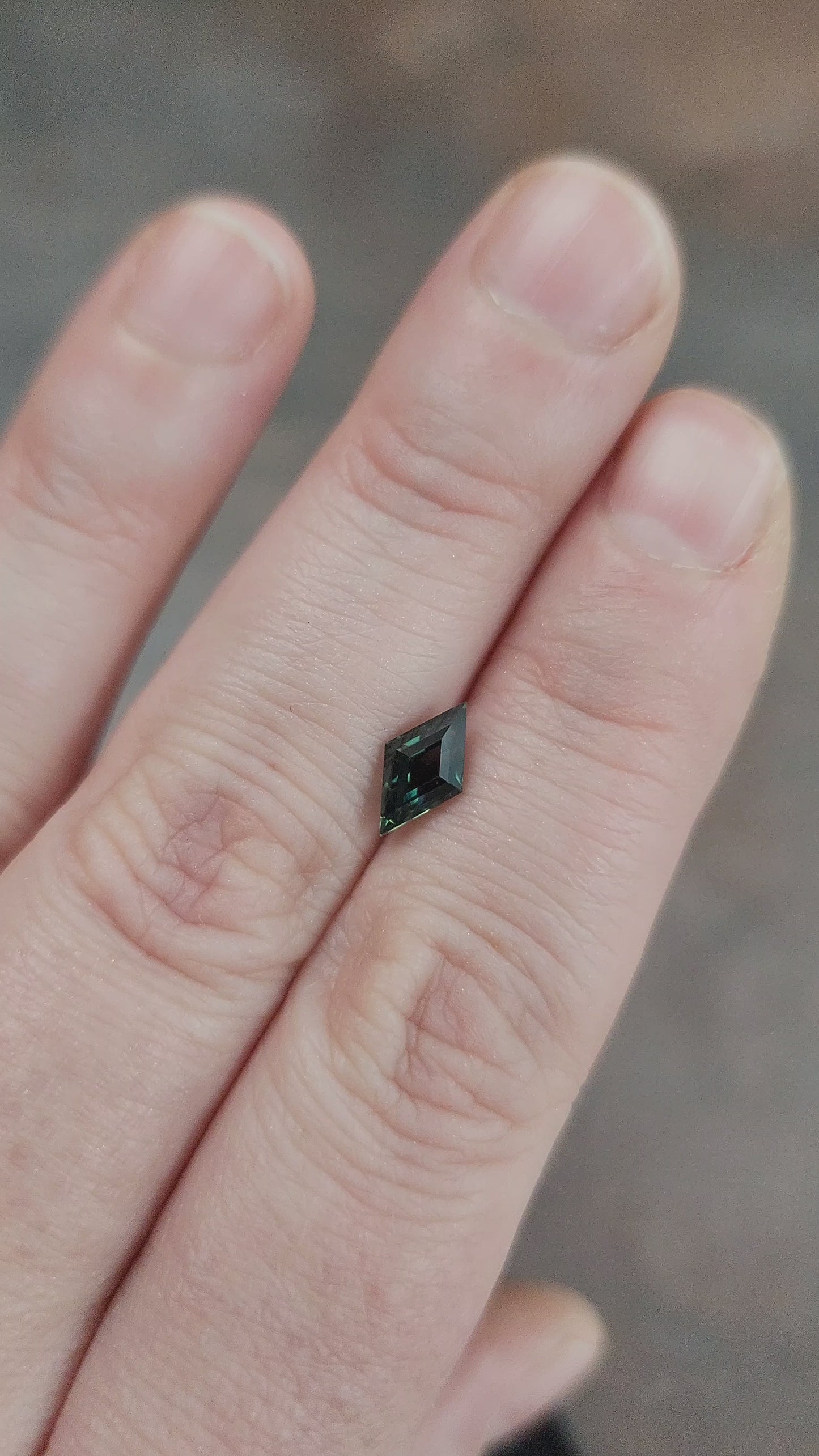 Load and play video in Gallery viewer, 1.16ct Natural Green Australian Sapphire Lozenge
