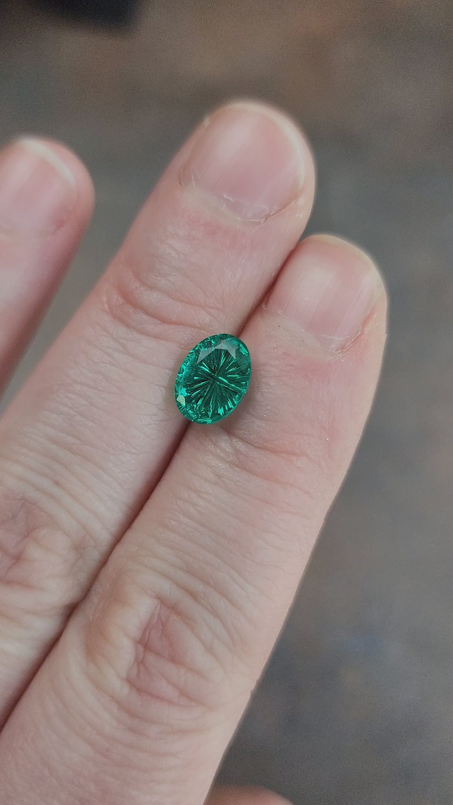 Load and play video in Gallery viewer, Lab Emerald Fantasy Cut Oval
