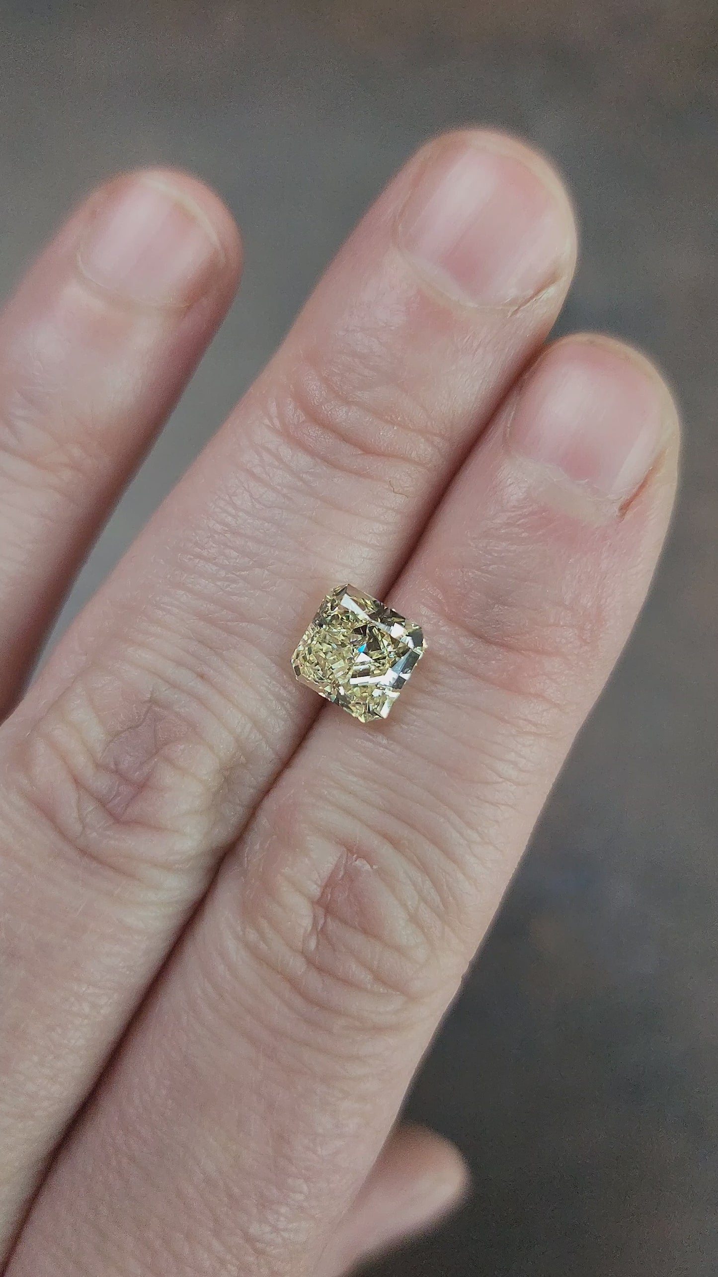 Load and play video in Gallery viewer, 2.39 Lab Diamond Fancy Light Yellow VS2 Radiant Cut
