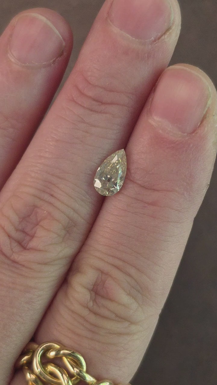 Load and play video in Gallery viewer, 1.04ct Natural Diamond Old Mine Cut Pear L/I1
