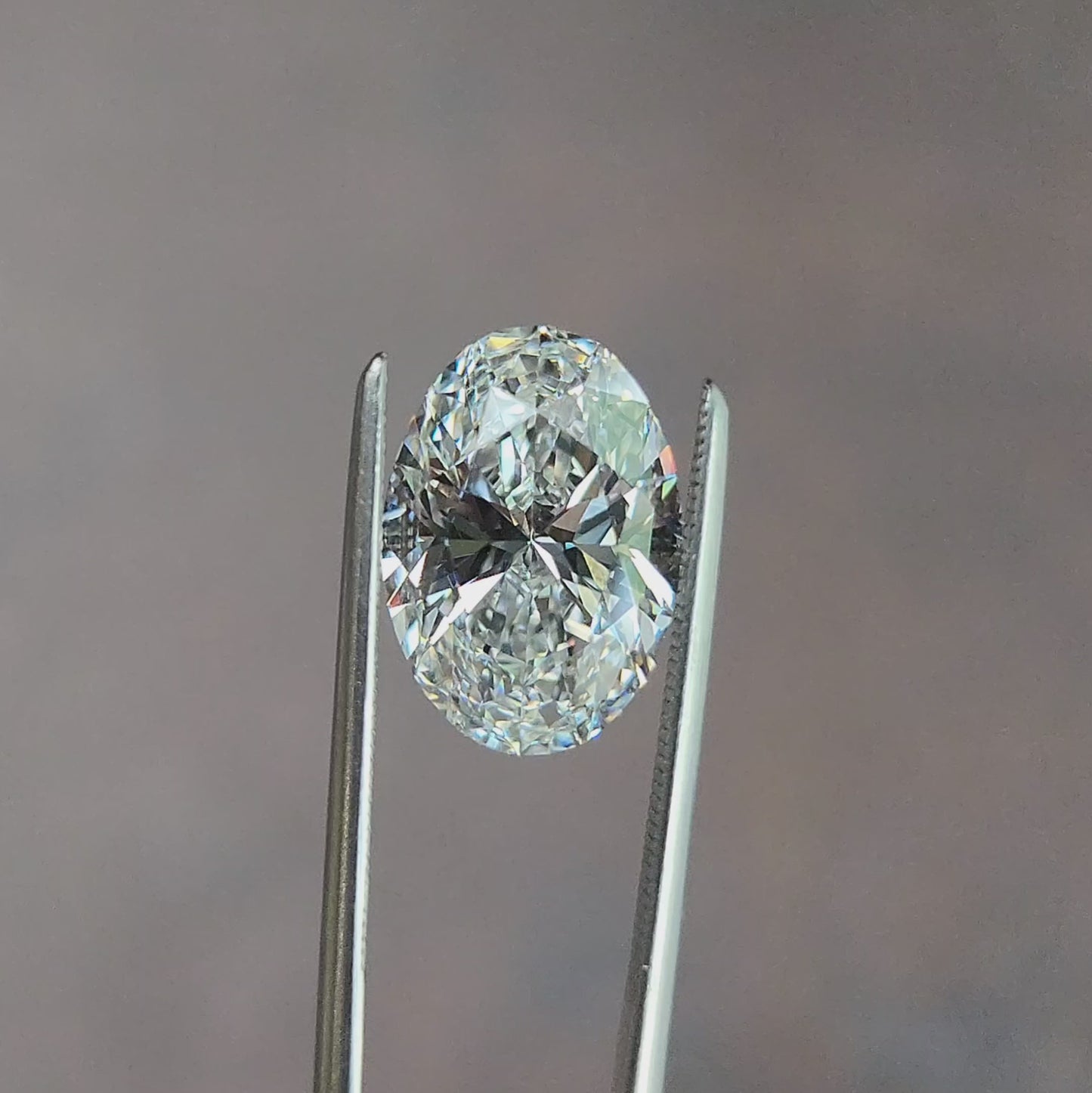 Load and play video in Gallery viewer, 3.84ct Lab Diamond E/VVVS2 Oval
