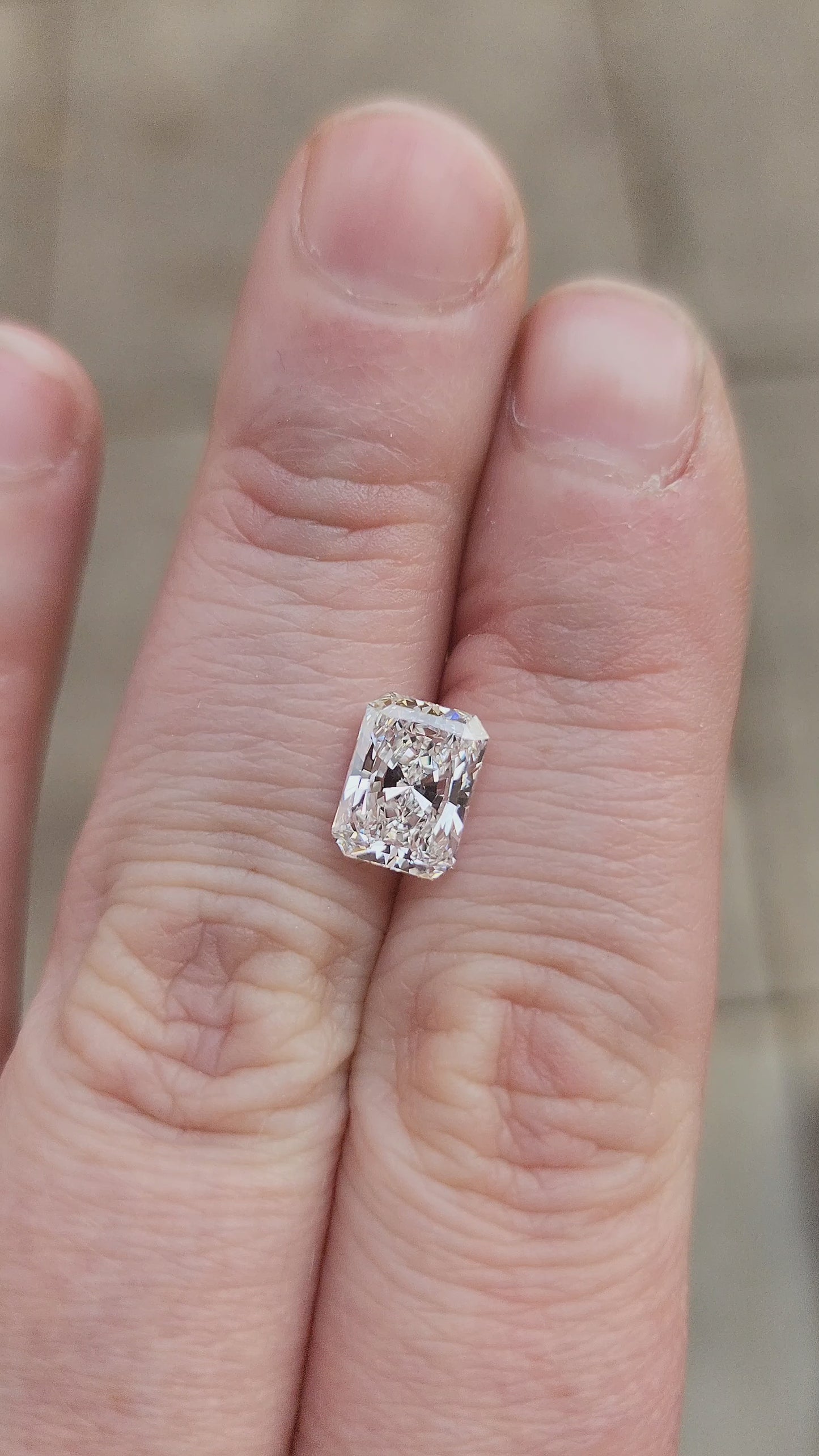 Load and play video in Gallery viewer, 1.88ct Radiant Cut Lab Diamond E/VS2
