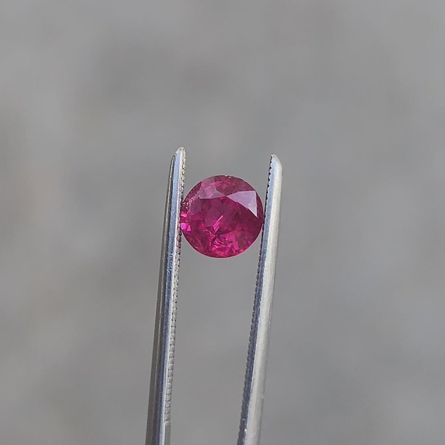 Load and play video in Gallery viewer, .93ct Natural Ruby Round Cut
