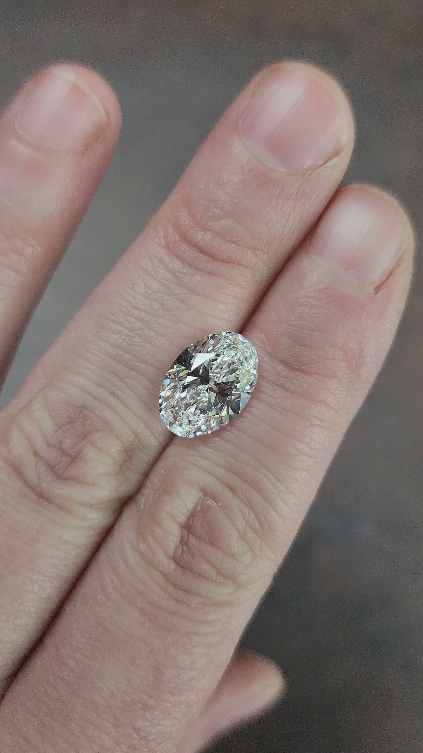 Load and play video in Gallery viewer, 3.84ct Lab Diamond E/VVVS2 Oval
