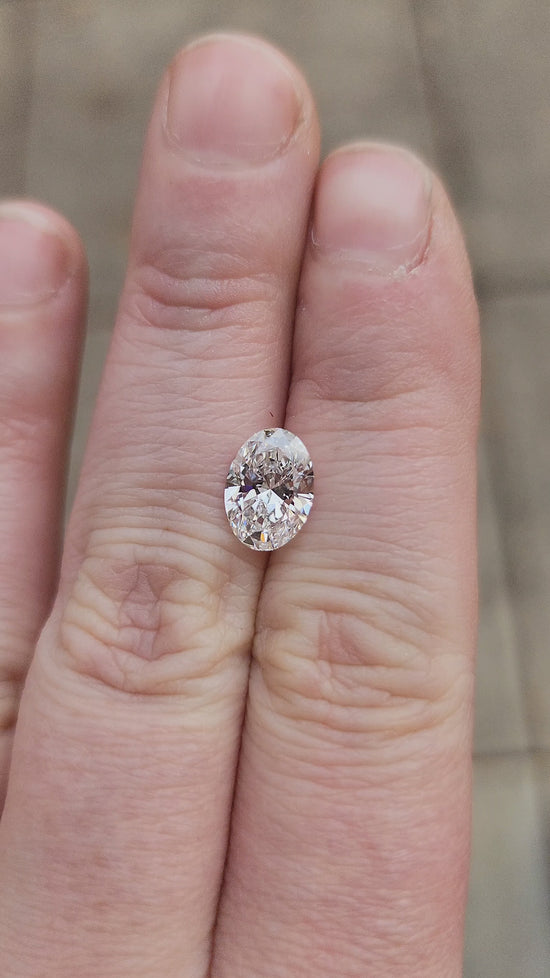 Load and play video in Gallery viewer, 1.88ct Oval Lab Diamond E/VVS2
