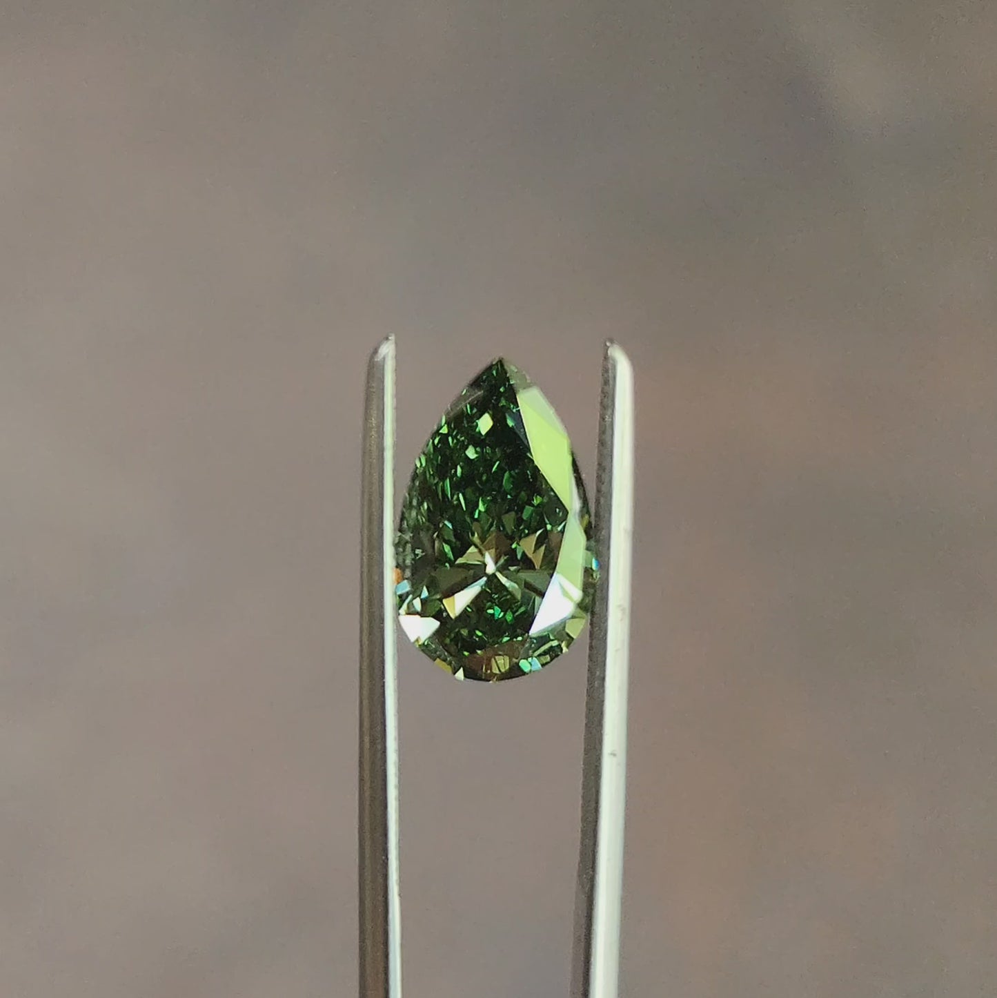 Load and play video in Gallery viewer, 1.61ct Lab Diamond Fancy Vivid Green Pear VS2
