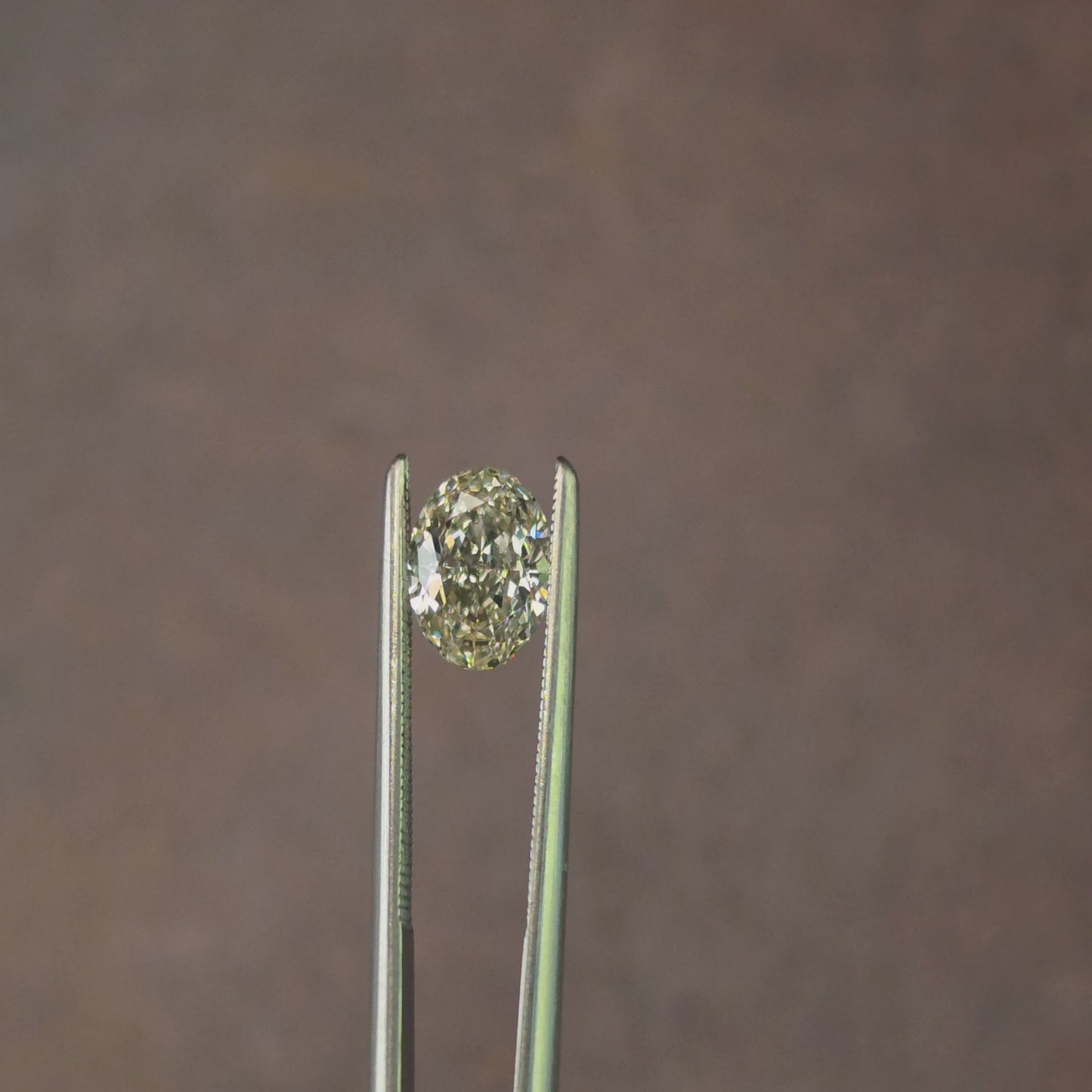 Load and play video in Gallery viewer, 1.20ct Natural Oval Diamond N/VS2

