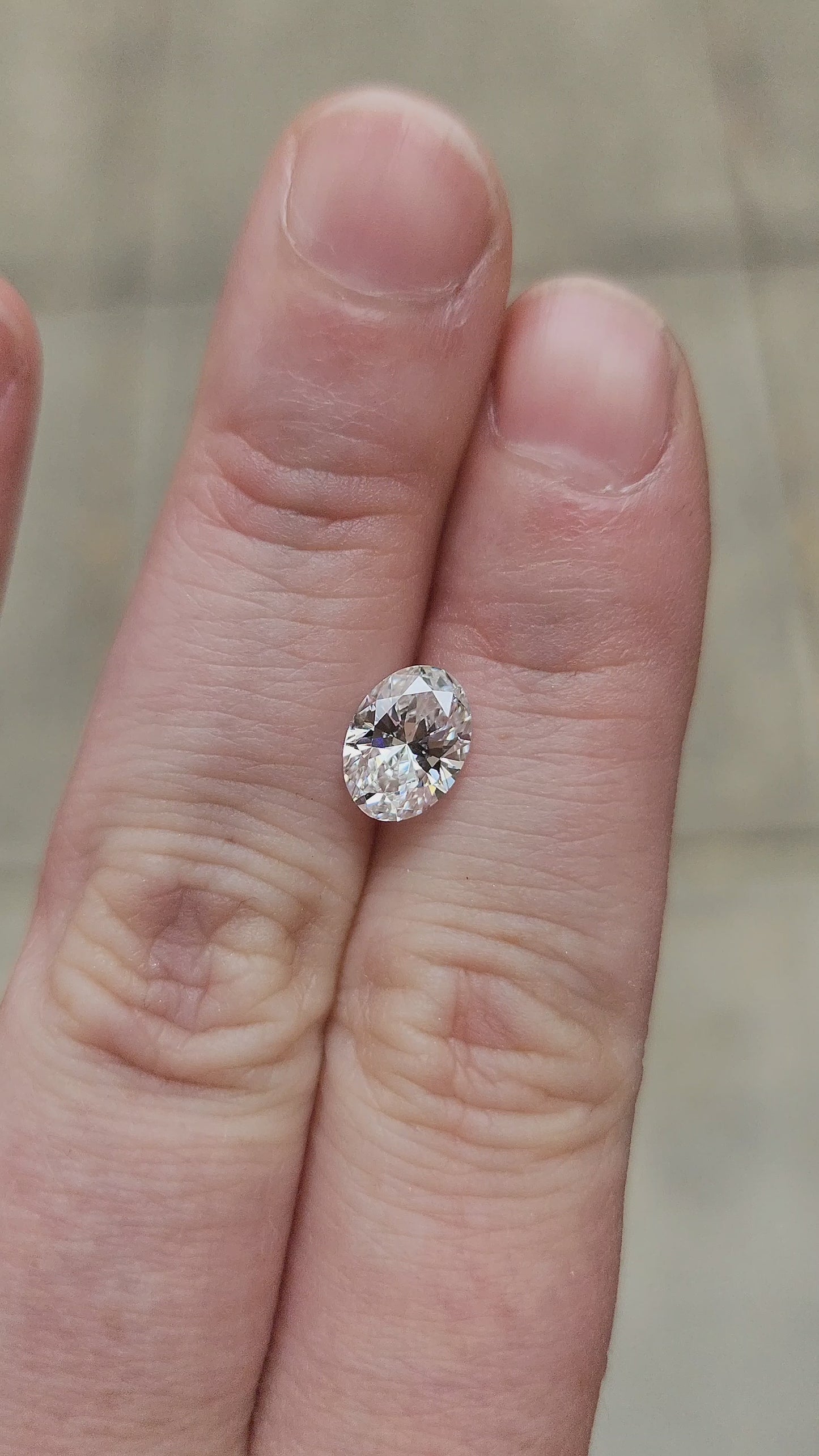 Load and play video in Gallery viewer, 1.39ct Oval Lab Diamond E/VS1
