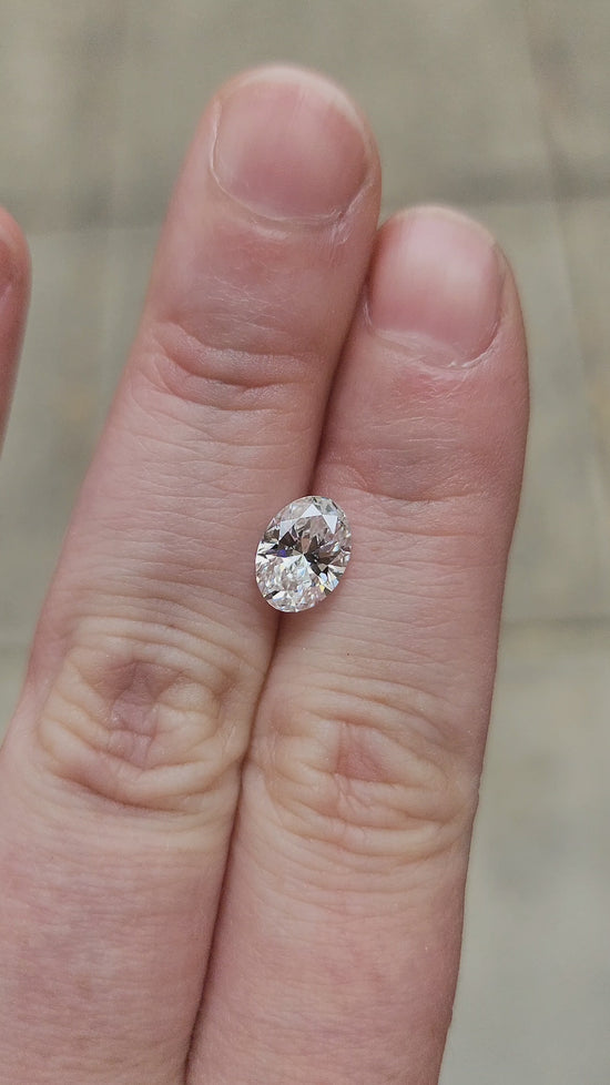 Load and play video in Gallery viewer, 1.39ct Oval Lab Diamond E/VS1
