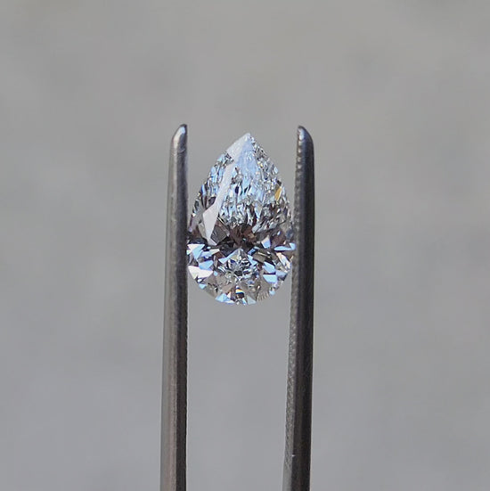 Load and play video in Gallery viewer, 1.05ct Pear Lab Diamond F/VVS2
