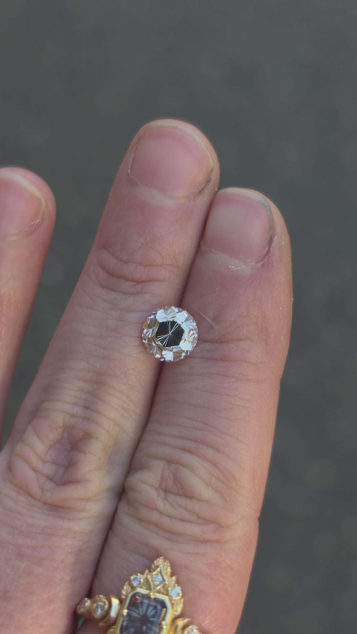 Load and play video in Gallery viewer, 2.05ct Round Fantasy Cut Lab Diamond Light Brown VS1
